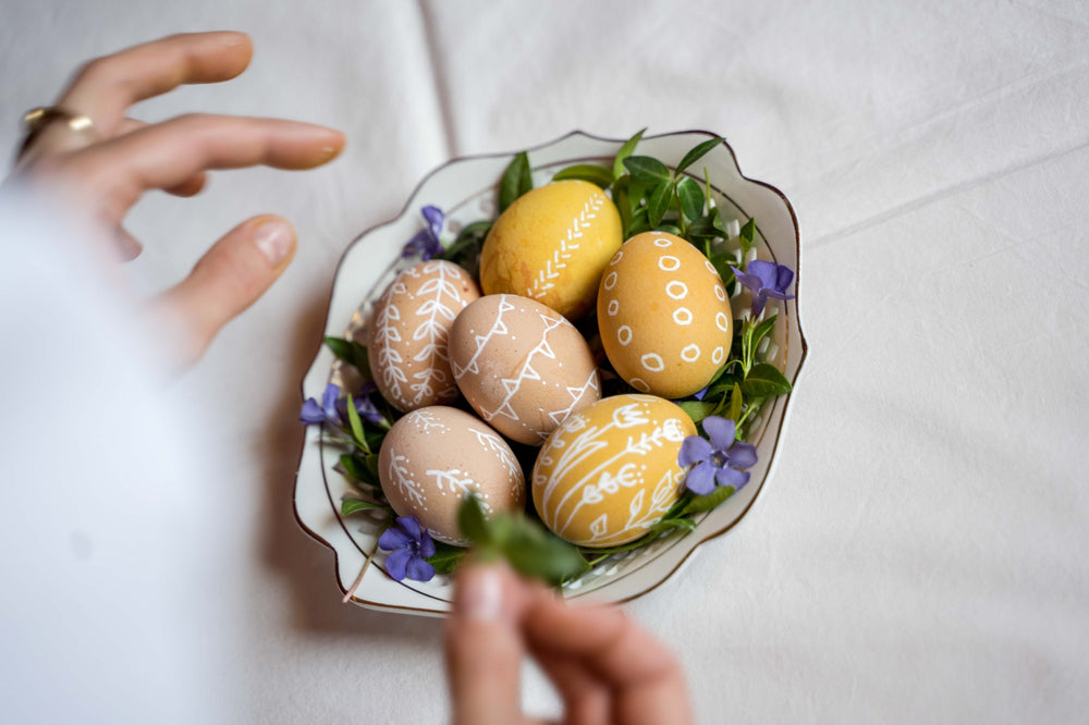 How to dye Easter eggs with tea